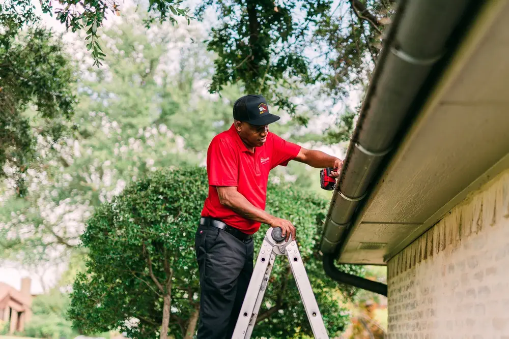 Gutter Cleaning in Howe, TX